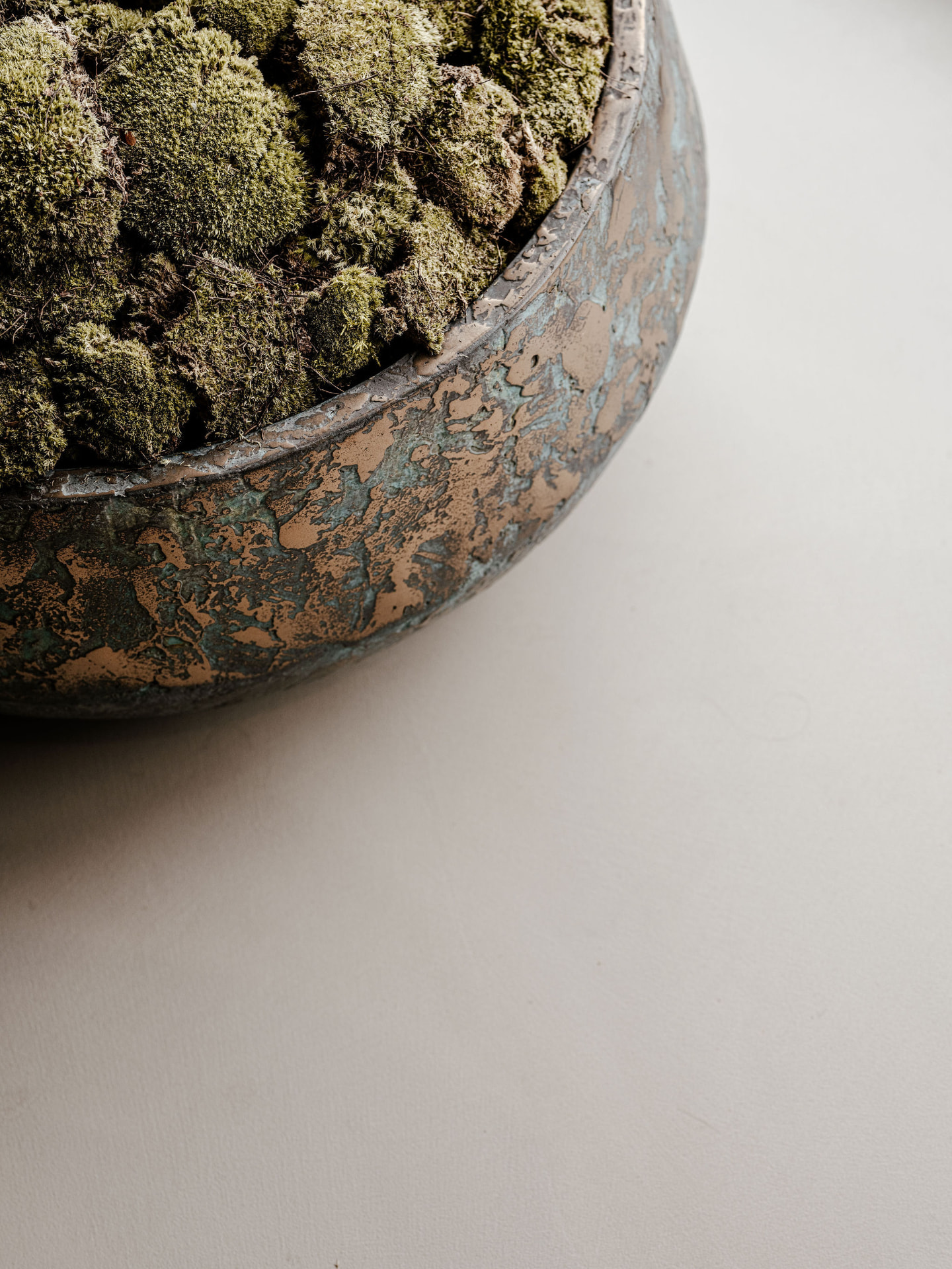 Atelier ROA — sculptural planters